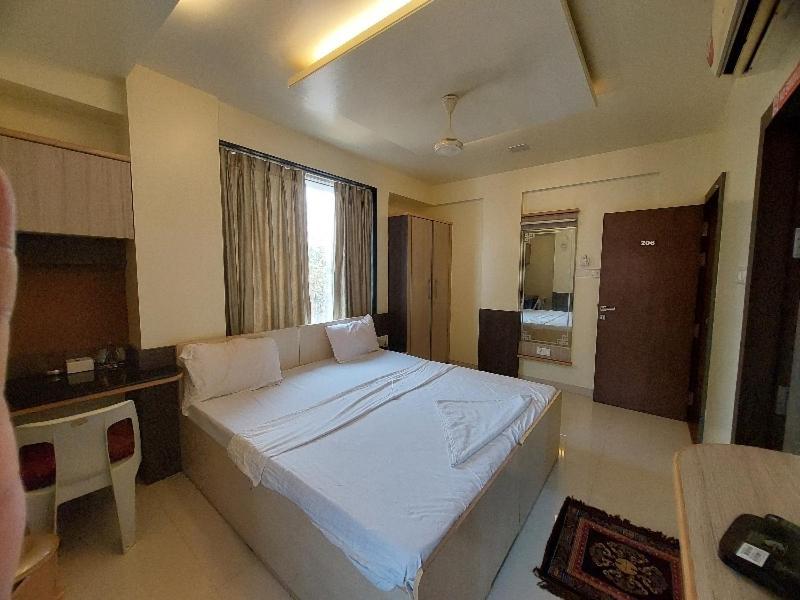 Super Hotel O Happy Homely Stay Near Pune Airport Khadki Esterno foto